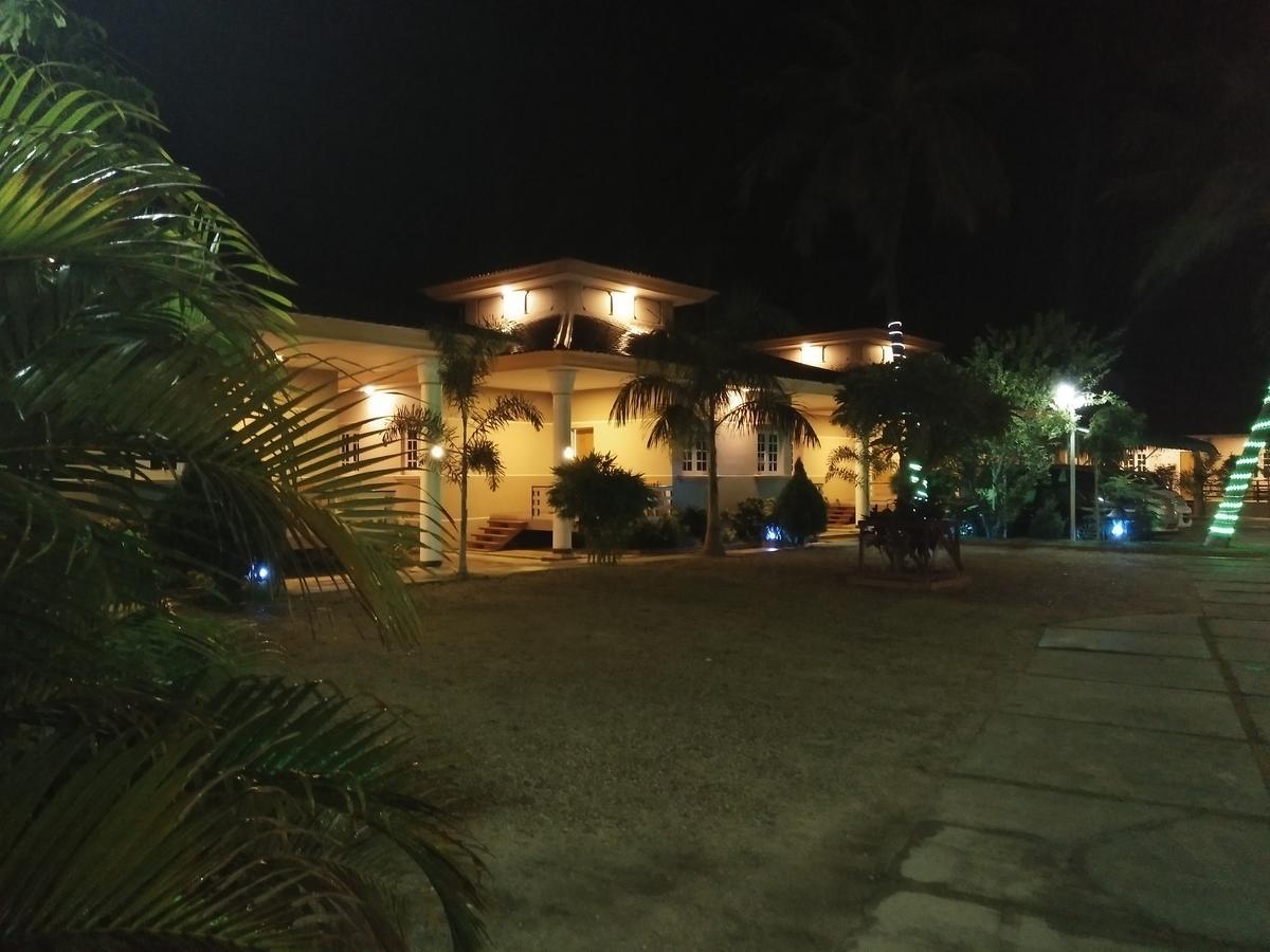 Hotel Juno Pakokku Екстериор снимка